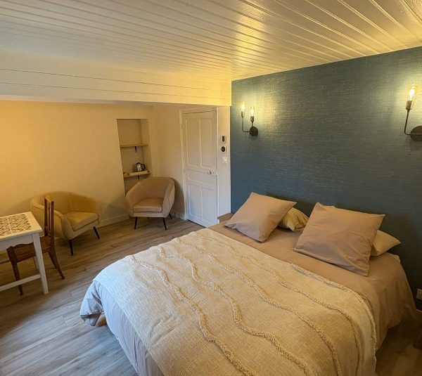 Sous le tilleul. Chambre soleil couchant_Saint-Georges