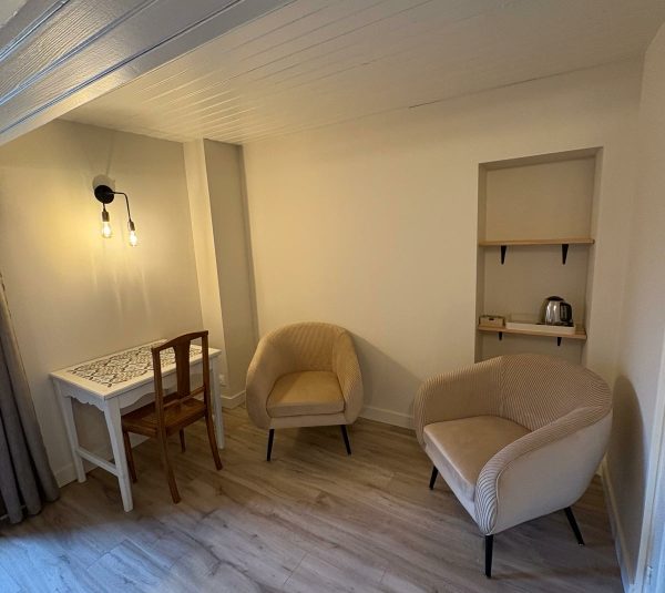 Sous le tilleul. Chambre soleil couchant_Saint-Georges