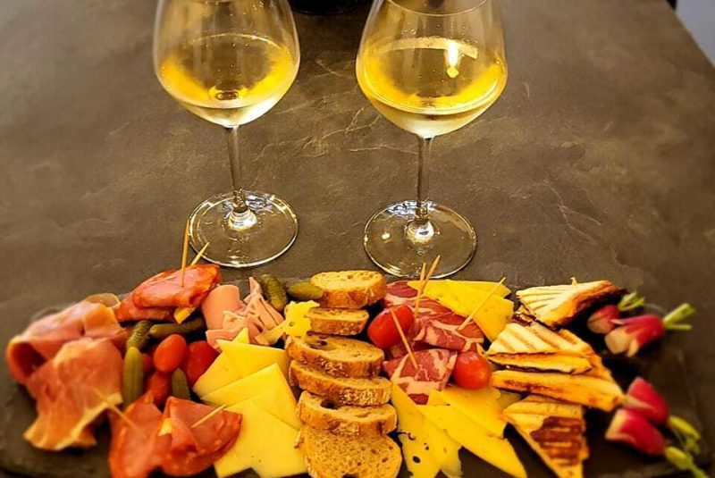 LA CAVE O DELICES BAR A VIN